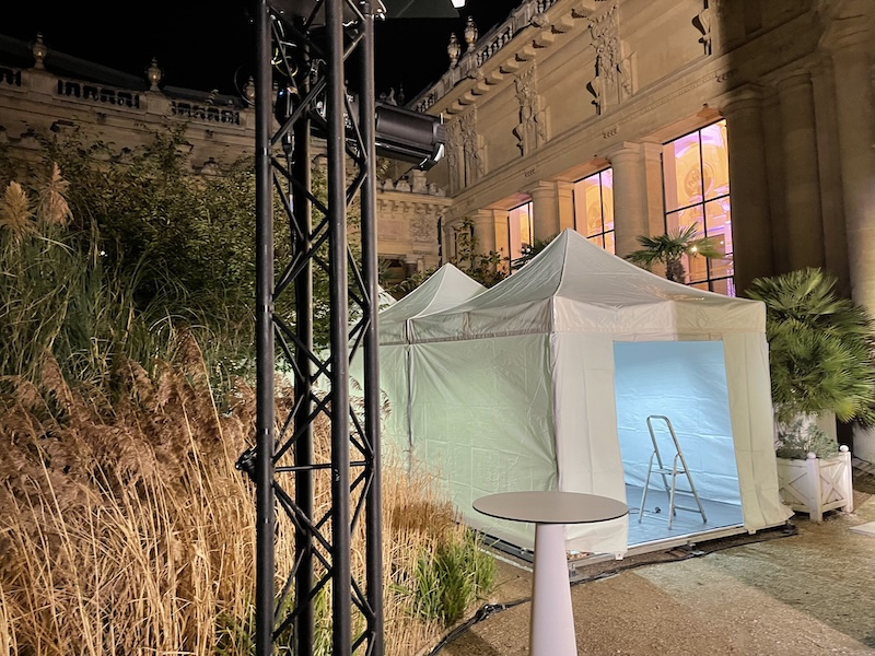  Installation d’une tente pliante 3x3  pour contrôler les billets et accueil VIP au Grand Palais, Paris (75)