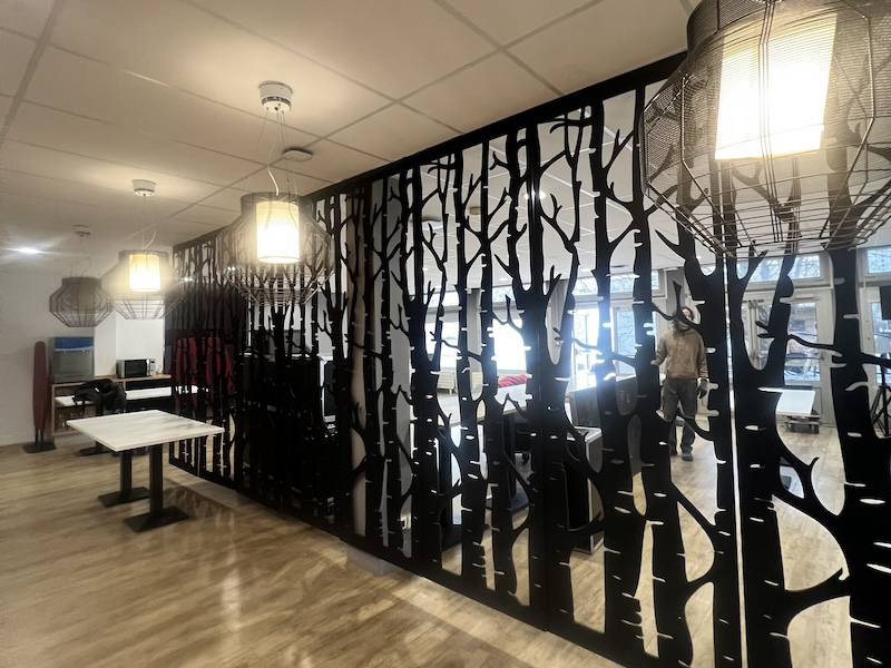 Cloisons habillage tissu pour événement institutionnel à Neuilly-sur-Seine (92) – Duo’Z Events