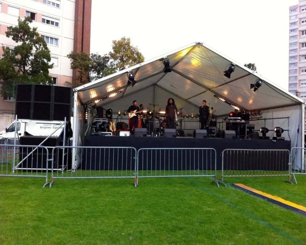 Grande structure avec podium pour la fête de la musique pour la ville de Trappes, réalisation par DUO'Z EVENTS