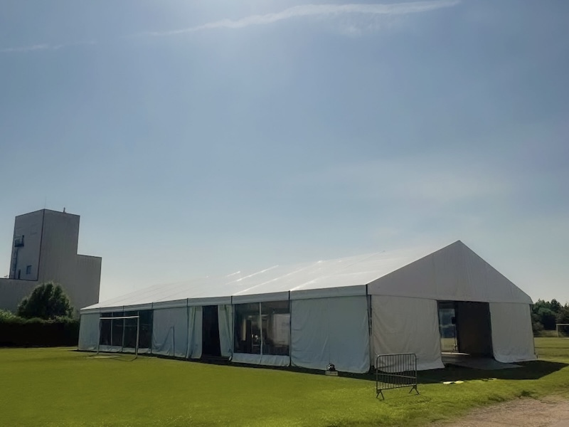 location de chapiteau 20x35m déjeuner entreprise site industriel rouen (76) – duoz events