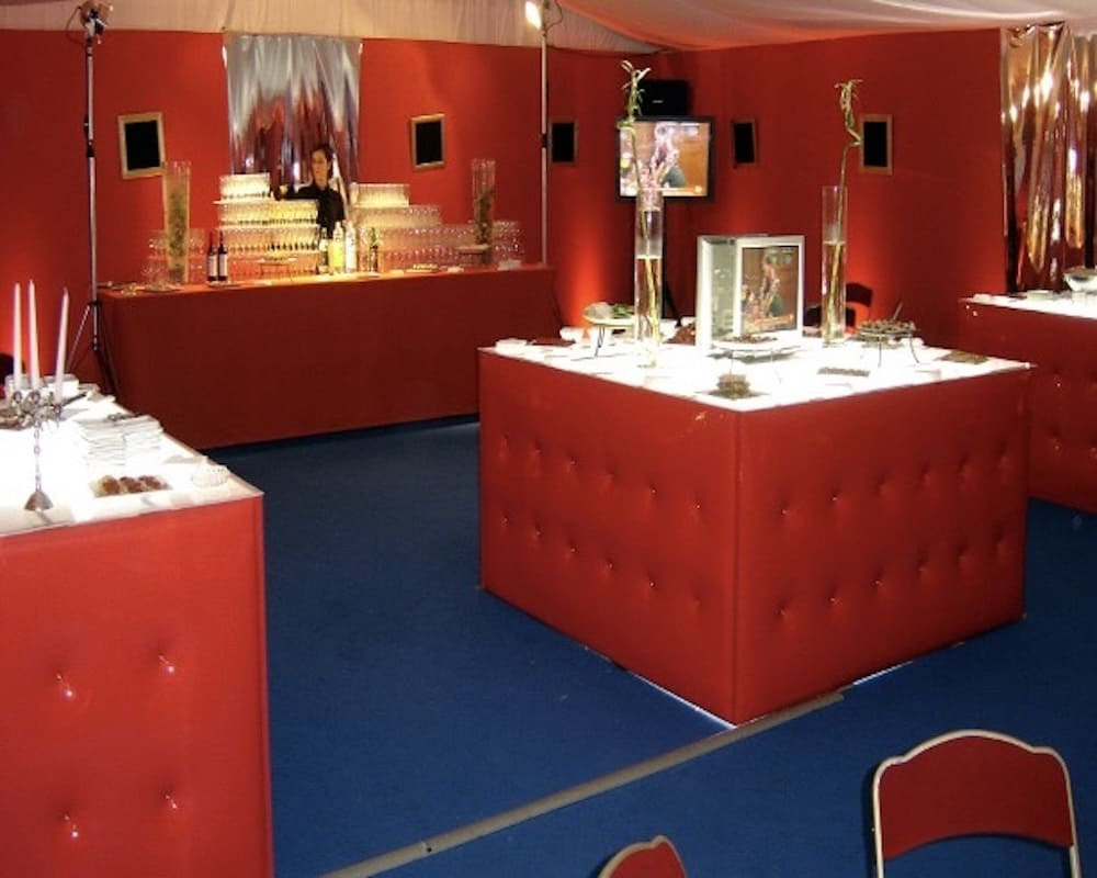 Aménagement évènementiel avec Mobilier sonore et scénographie pour une soirée d'entreprise pour SFR