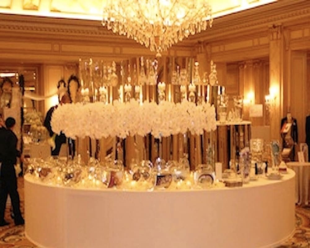 Lancement d'un produit Noir, installation scénique, podium et mobilier - Duo'Z Events