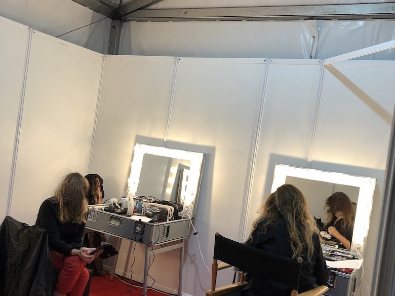 Loges maquillage invitées avec cloisons modulaires Duo’Z Events – Émission Taratata au Zénith de Paris