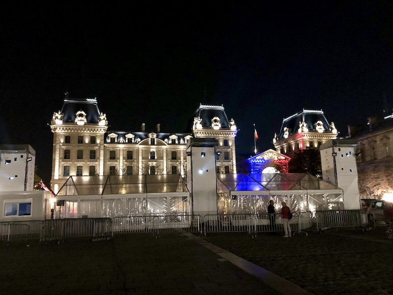 Location et installation de structure cristal pour un événement institutionnel de la Mairie de Paris près de Notre-Dame par DUOZ'Events.