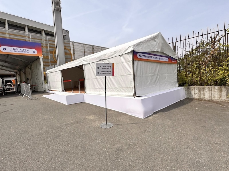 location tente VIP presse 5x12m avec plancher salon Vivatech Paris 75 – DuoZ Events