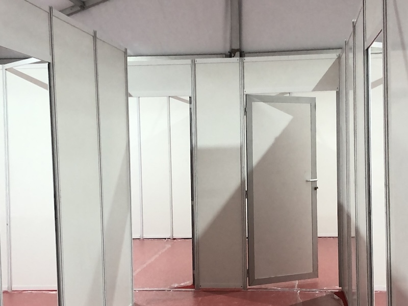 location de Cloisons mélaminées installées sous notre chapiteau au Zénith de Paris pour l’émission Taratata – Duo’Z Events