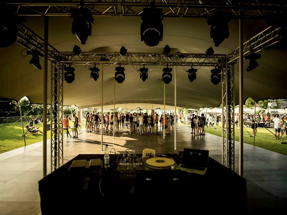 Podium et pont scénique pour une soirée team building sur Dreux