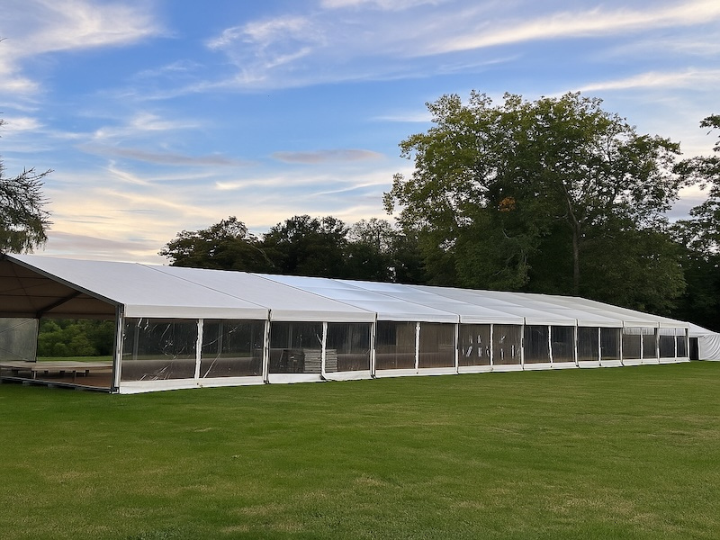 location de chapiteau 1000m2 fête du personnel saint-quentin-en-yvelines (78) – duoz events 